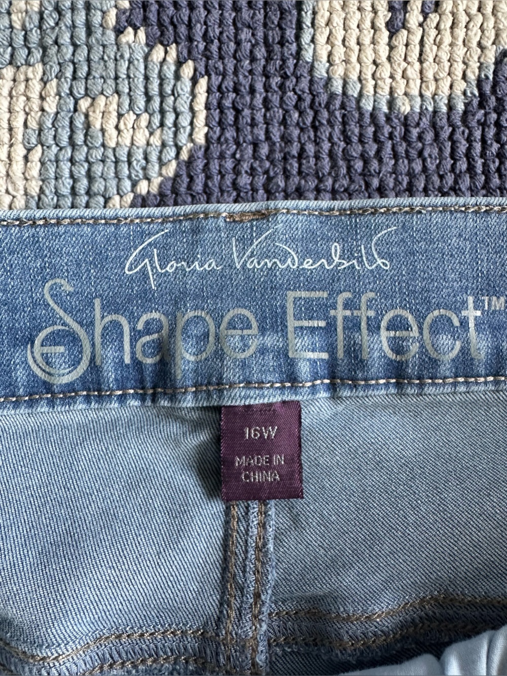 ๐ Gloria Vanderbilt Shape Effect Pull On Flare Jeans Light Wash 16W - Picture 3 of 9